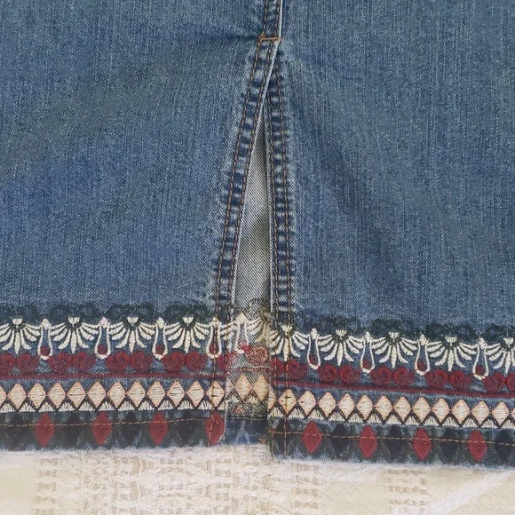 Embroidered Denim Skirt Size 4 - Picture 4 of 11